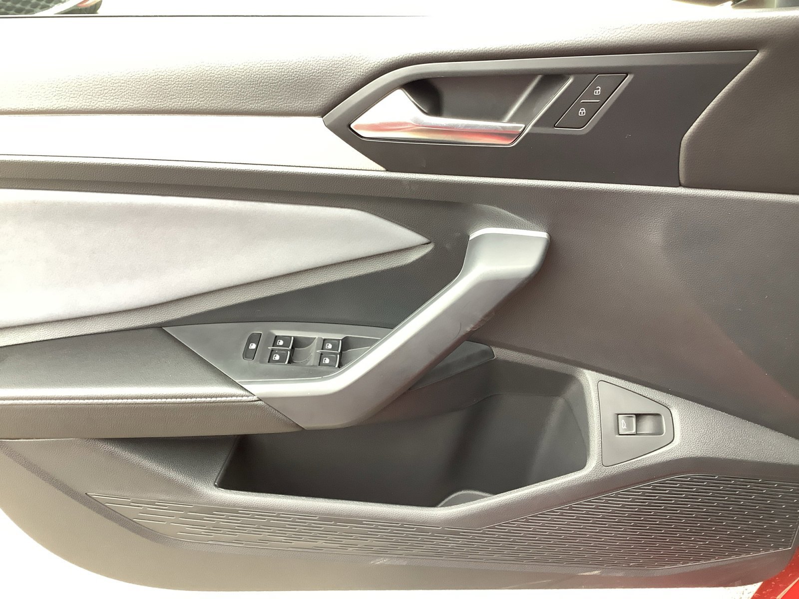New 2026 Opal White Pearl Volkswagen SE image 28