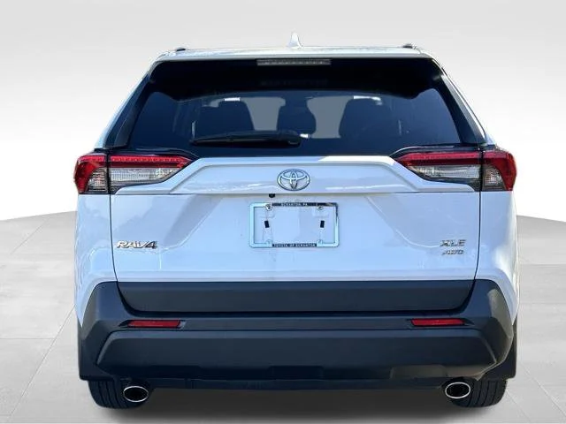 Used 2024 White Toyota XLE image 7