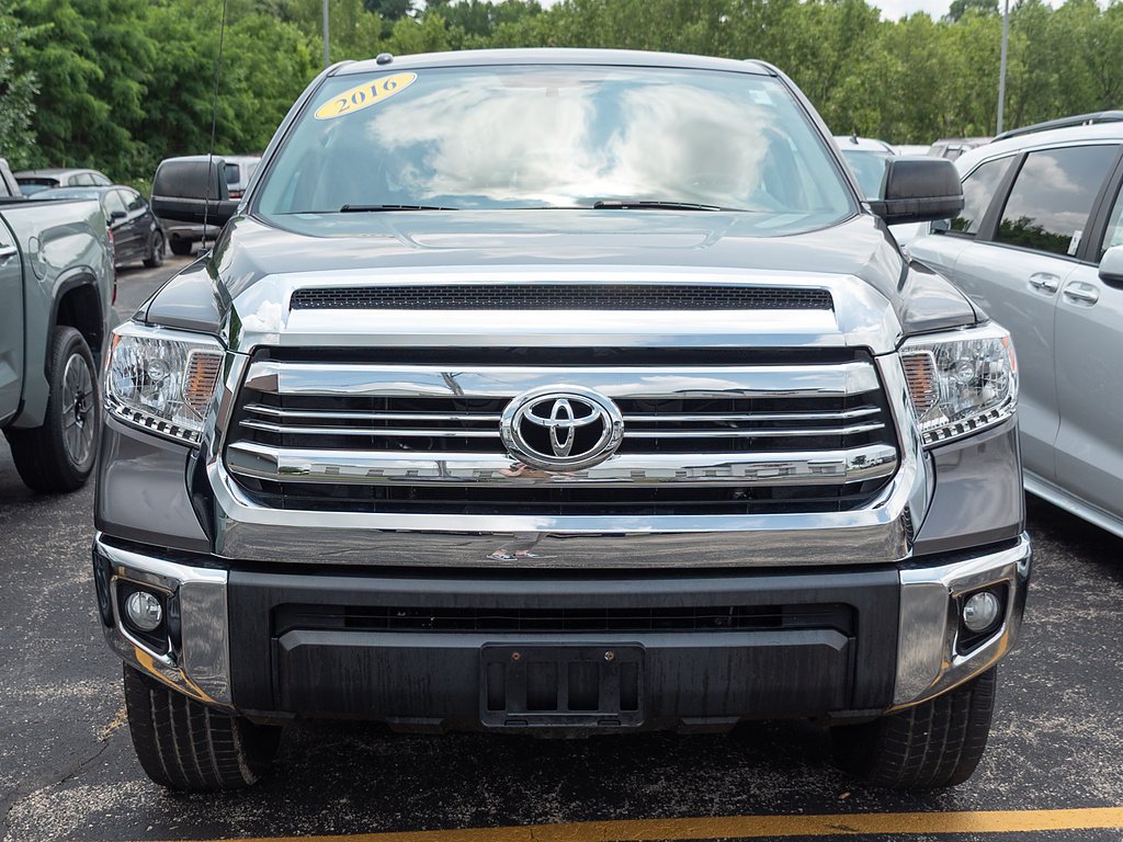 Used 2016 Magnetic Gray Metallic Toyota SR5 image 3