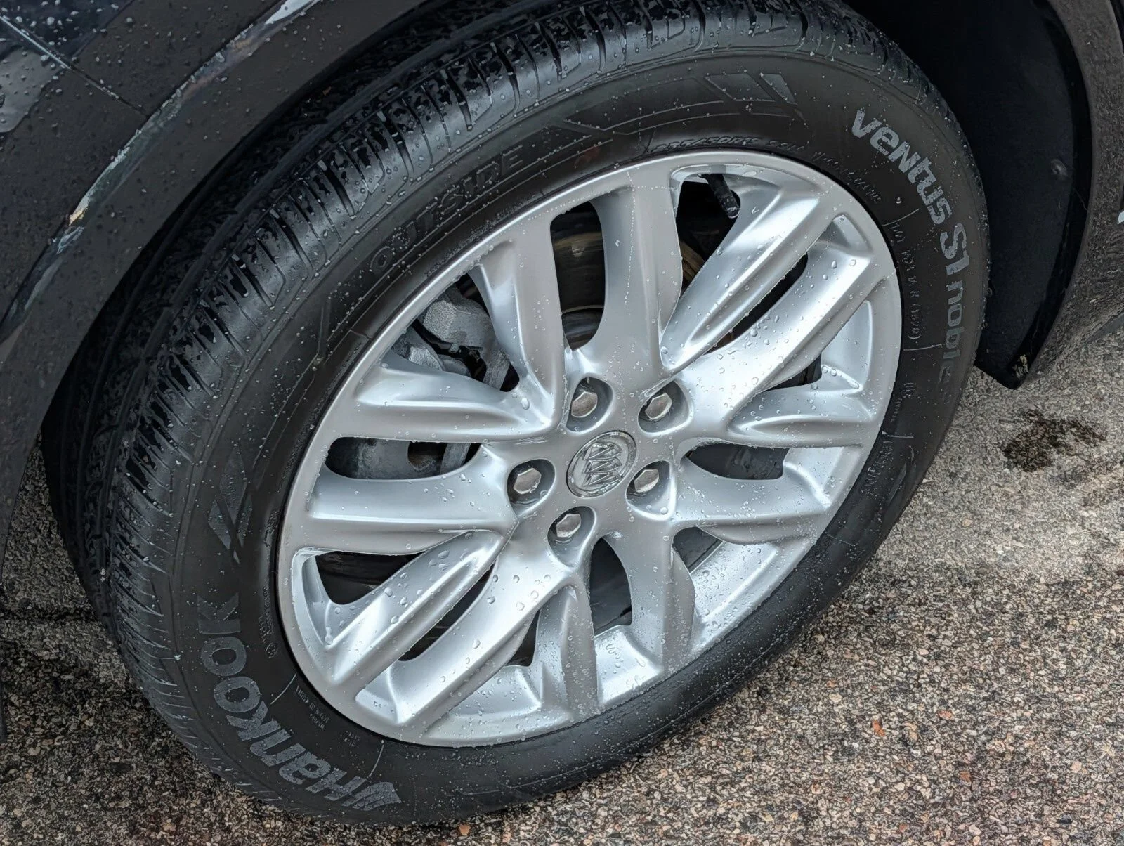 Used 2020 EBONY TWILIGHT METALLIC Buick Premium image 17