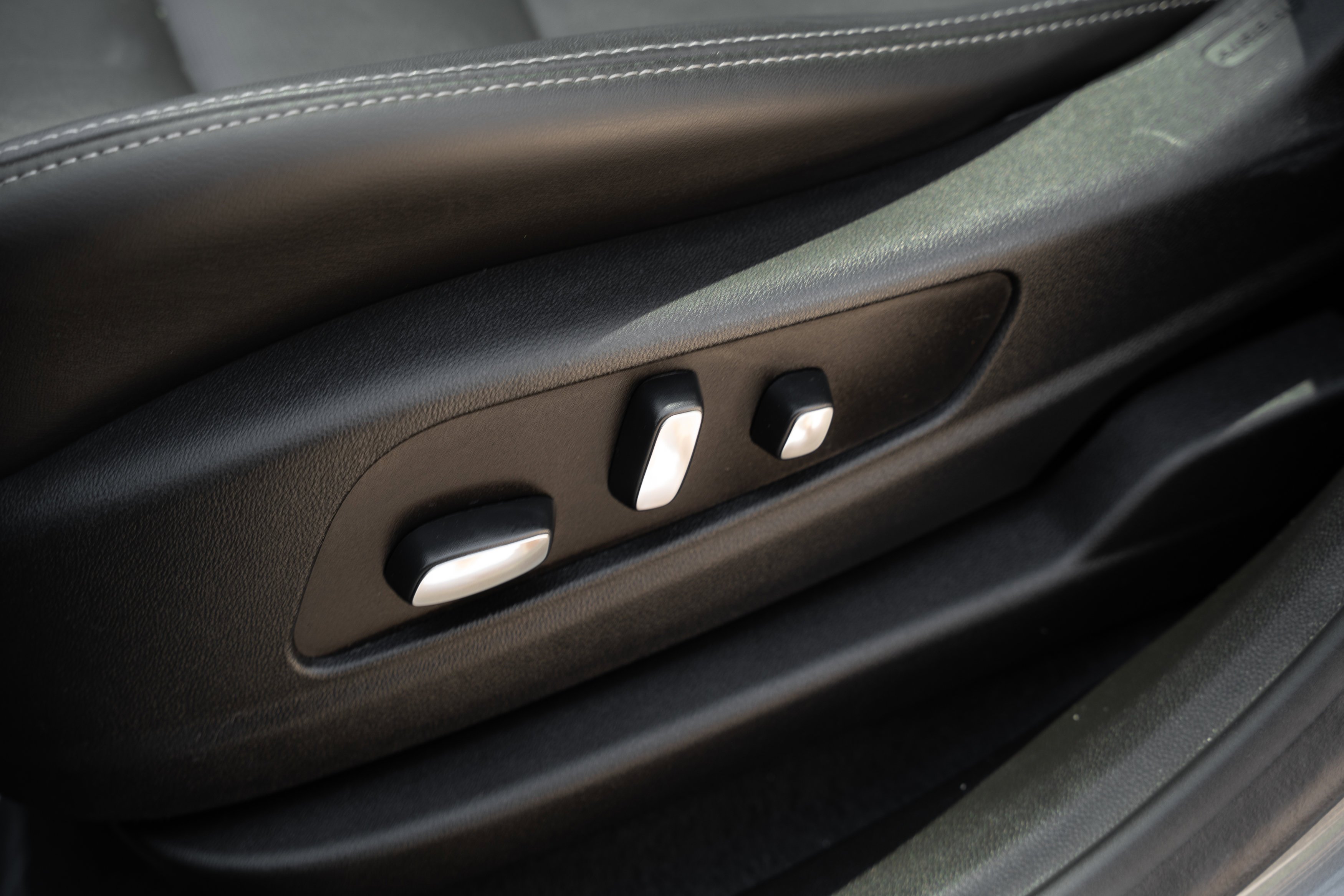Used 2021 Satin Steel Metallic Cadillac Sport image 20