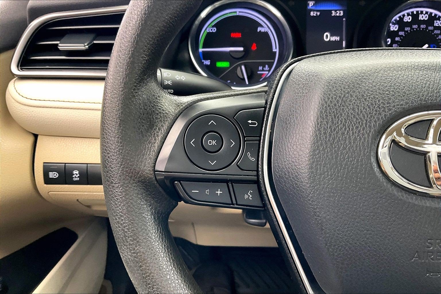 Used 2020 Super White Toyota LE image 21
