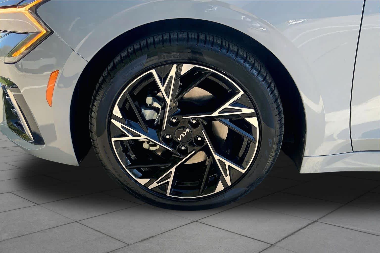 Certified Used 2025 Wolf Gray Kia GT-Line image 10