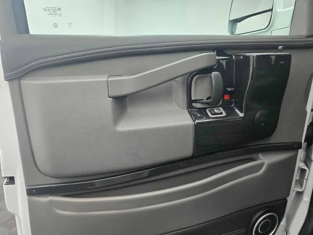 Used 2020 Summit White Chevrolet Explorer Limited SE image 15