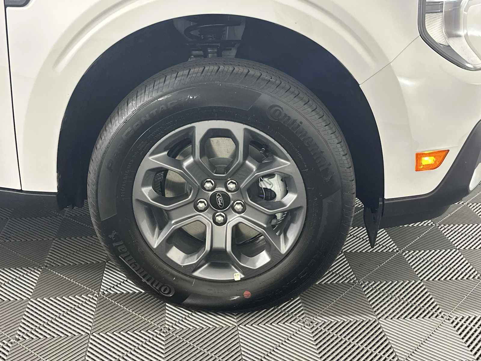 New 2026 Oxford White Ford XLT image 15