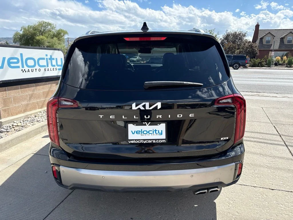 Used 2025 Black Kia S image 5