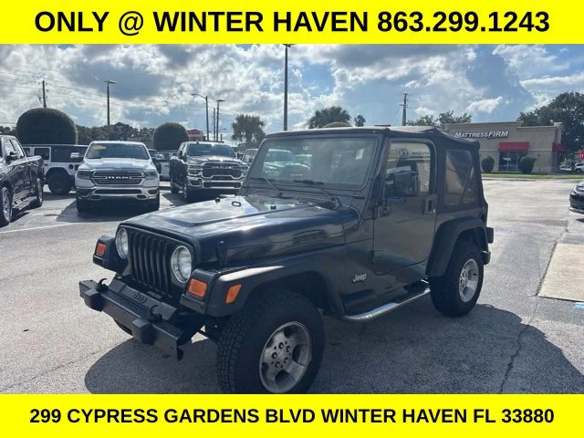 Used 2004 Black Jeep X image 7