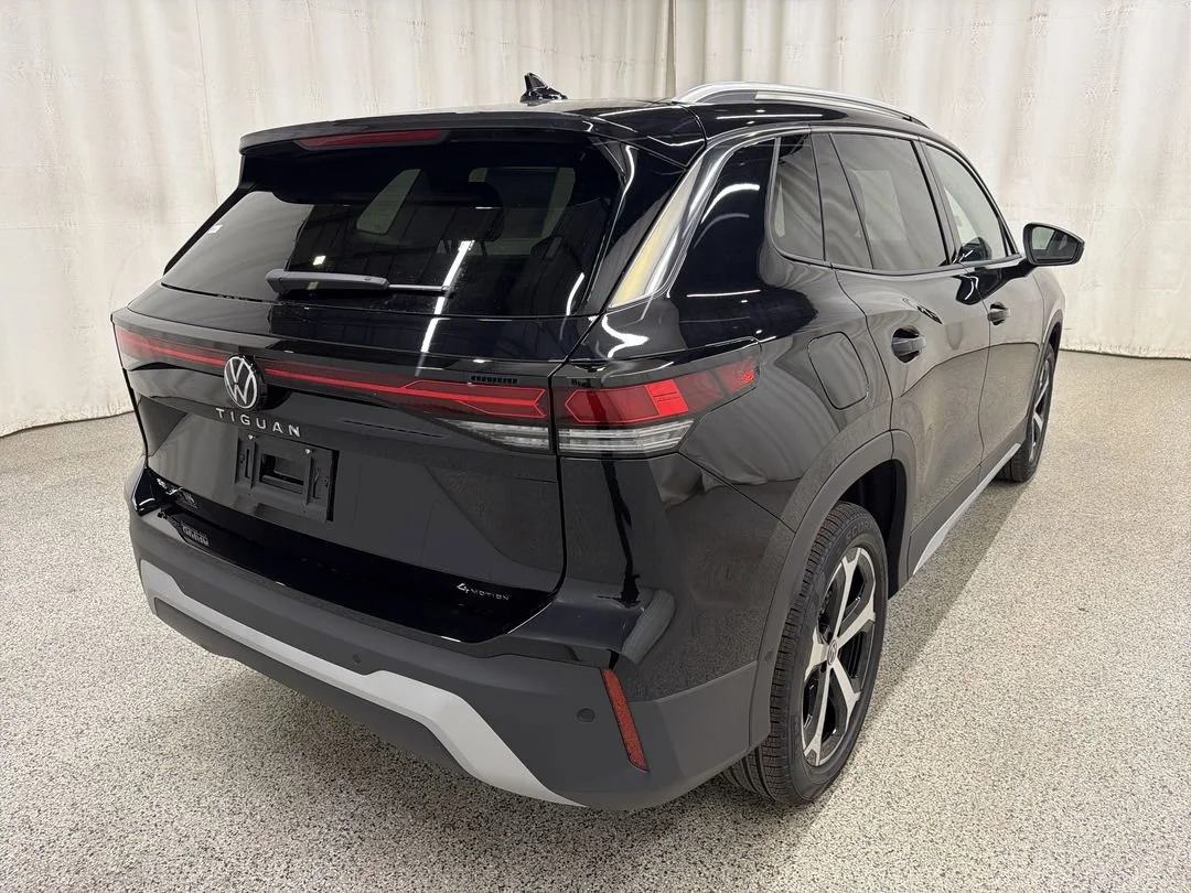 New 2026 Deep Black Pearl Volkswagen SE image 8