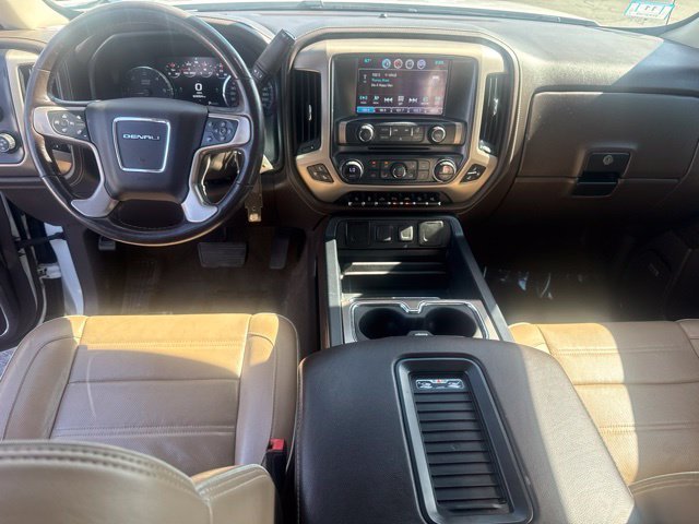 Used 2018 White GMC Denali image 25