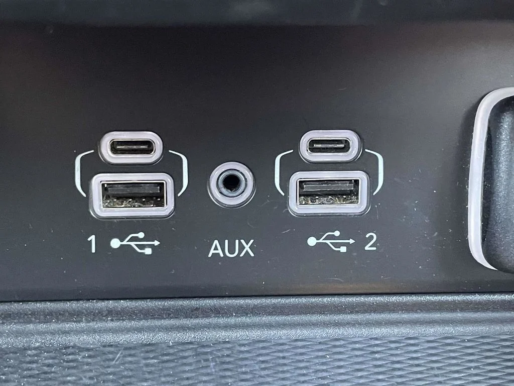 Used 2023 Black Jeep Altitude image 39