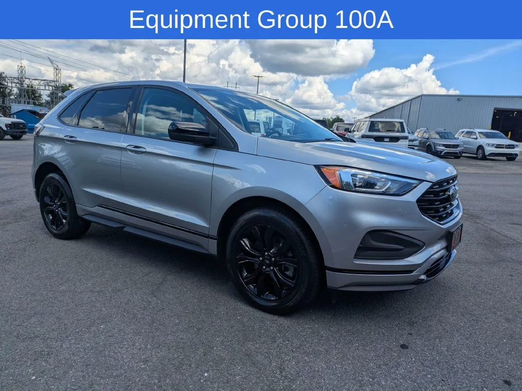 Used 2024 Silver Ford SE image 2