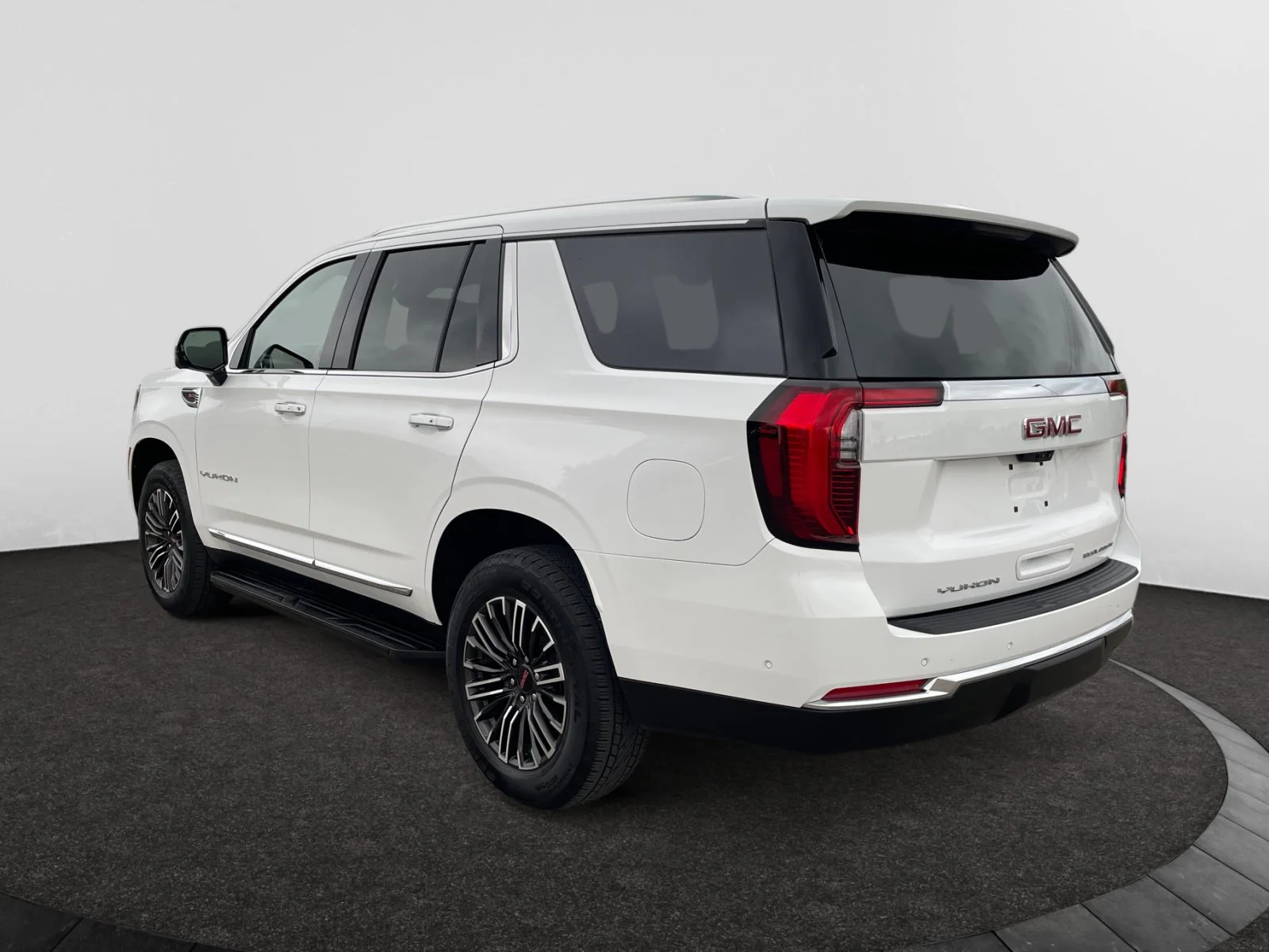Used 2026 Summit White GMC Elevation 4WD Leather Sunroof Super Cruise Rear Media image 3