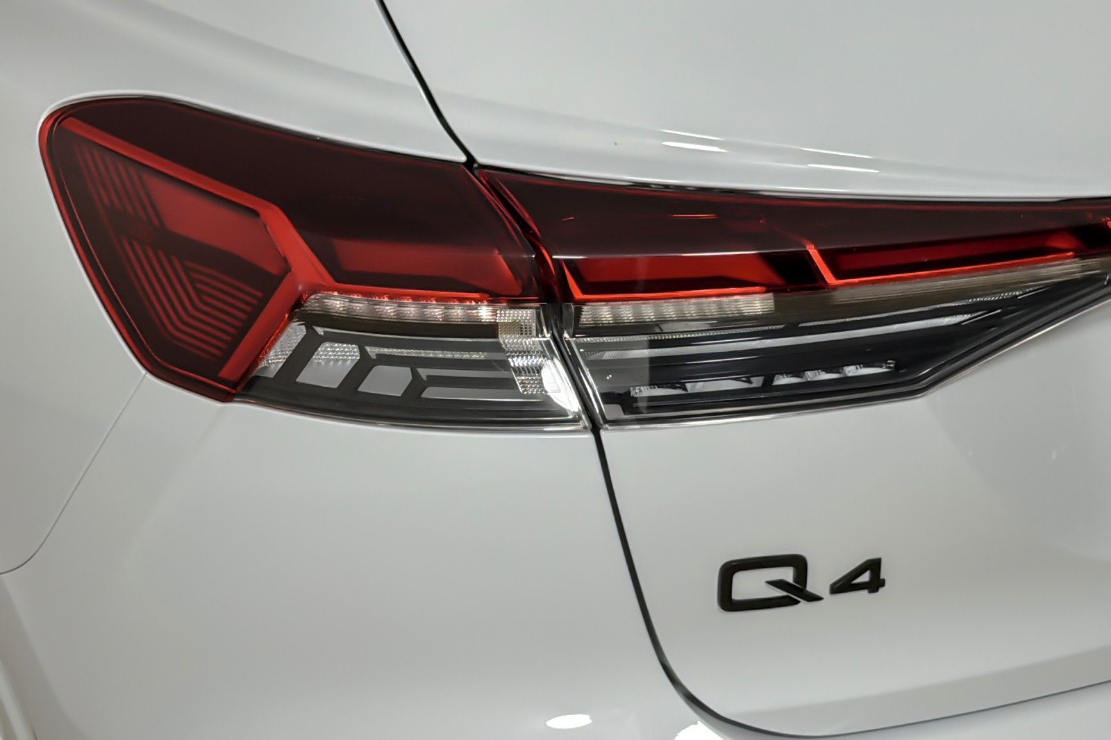 Used 2023 Glacier White Metallic Audi Premium Plus 50 quattro image 26
