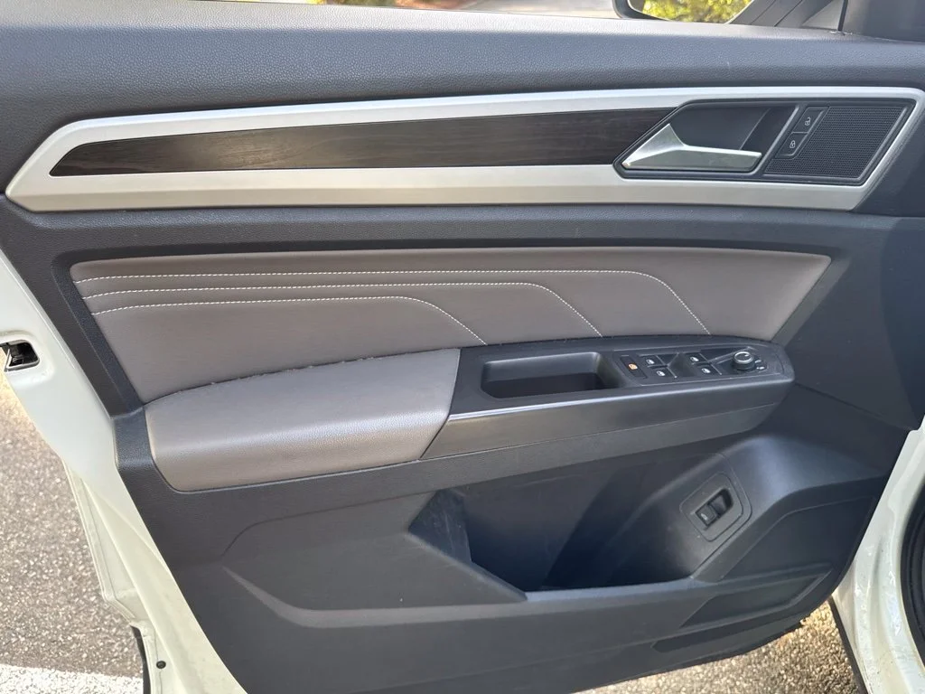 Used 2023  Volkswagen 2.0T SE w/Technology image 9