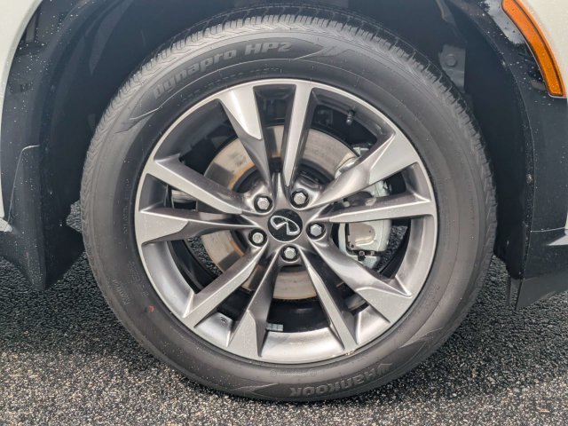 New 2027 RADIANT WHITE INFINITI Luxe AWD image 11