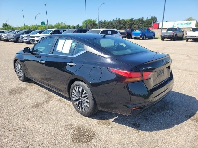 Used 2024 Super Black Nissan 2.5 SV image 23