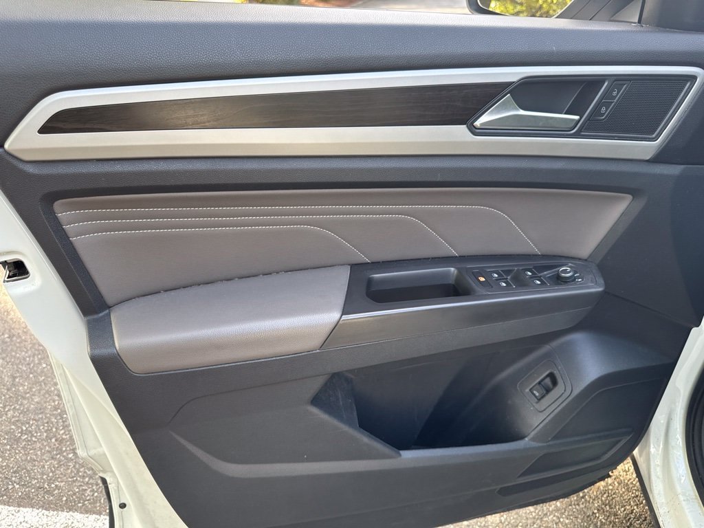 Used 2023  Volkswagen 2.0T SE w/Technology image 9