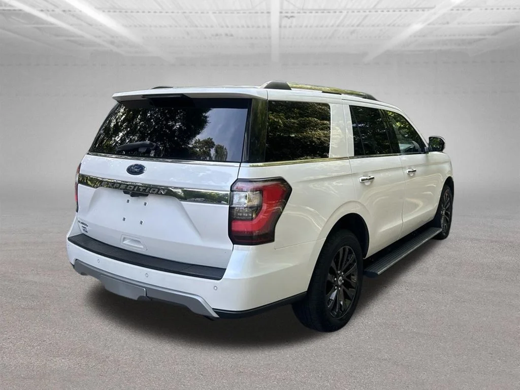 Used 2019  Ford Limited image 5
