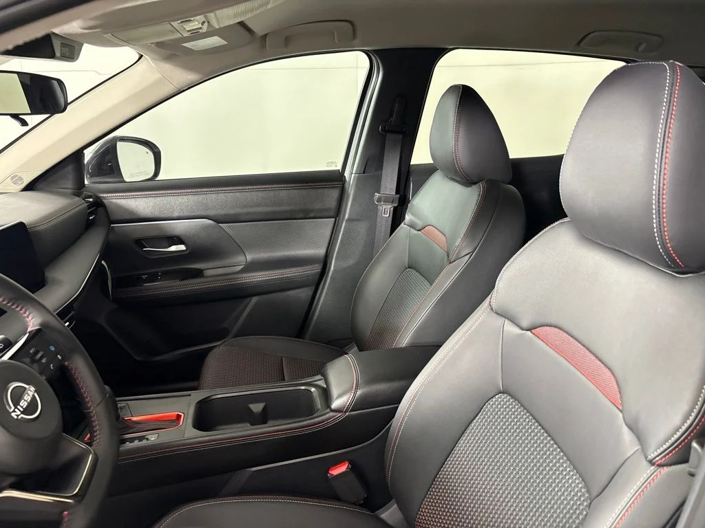 New 2026 Aspen White TriCoat / Super Black Two-tone Nissan SR image 26