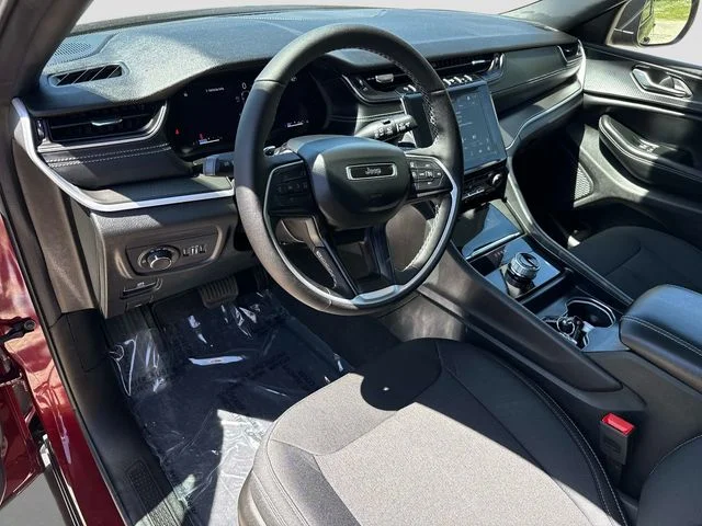 New 2026 Velvet Red Pearl-Coat Exterior Paint Jeep Laredo X image 12