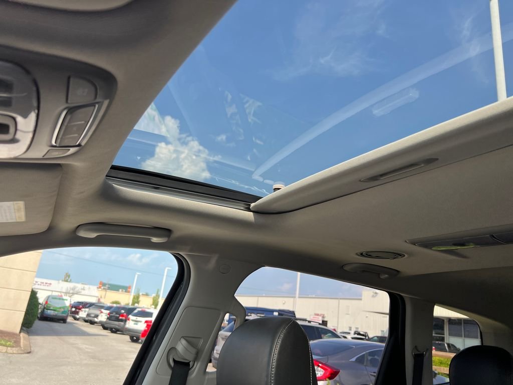 Used 2022 Black Kia S image 24