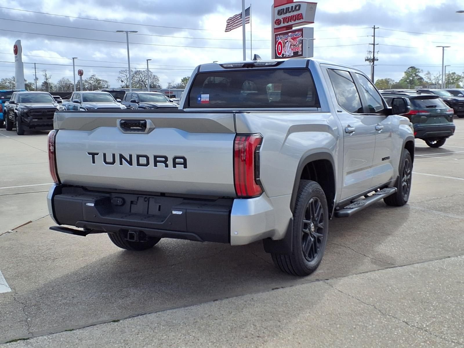 2026 Toyota Tundra Limited - Photo 6