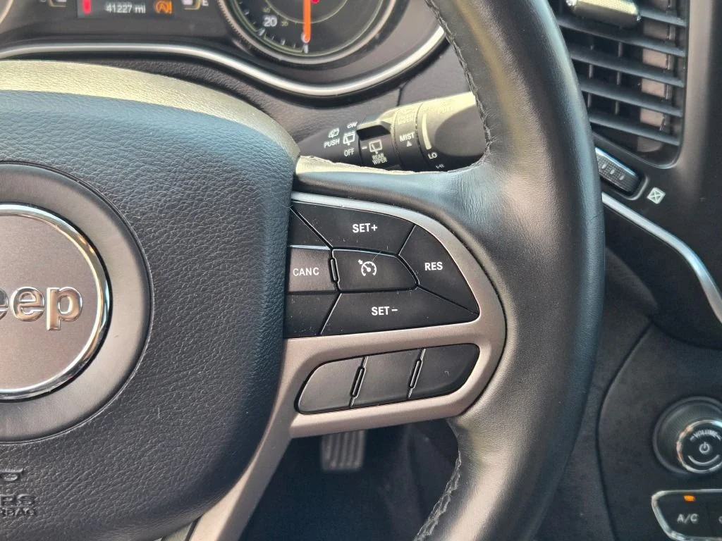 Used 2019 Gray Jeep Latitude Plus image 32