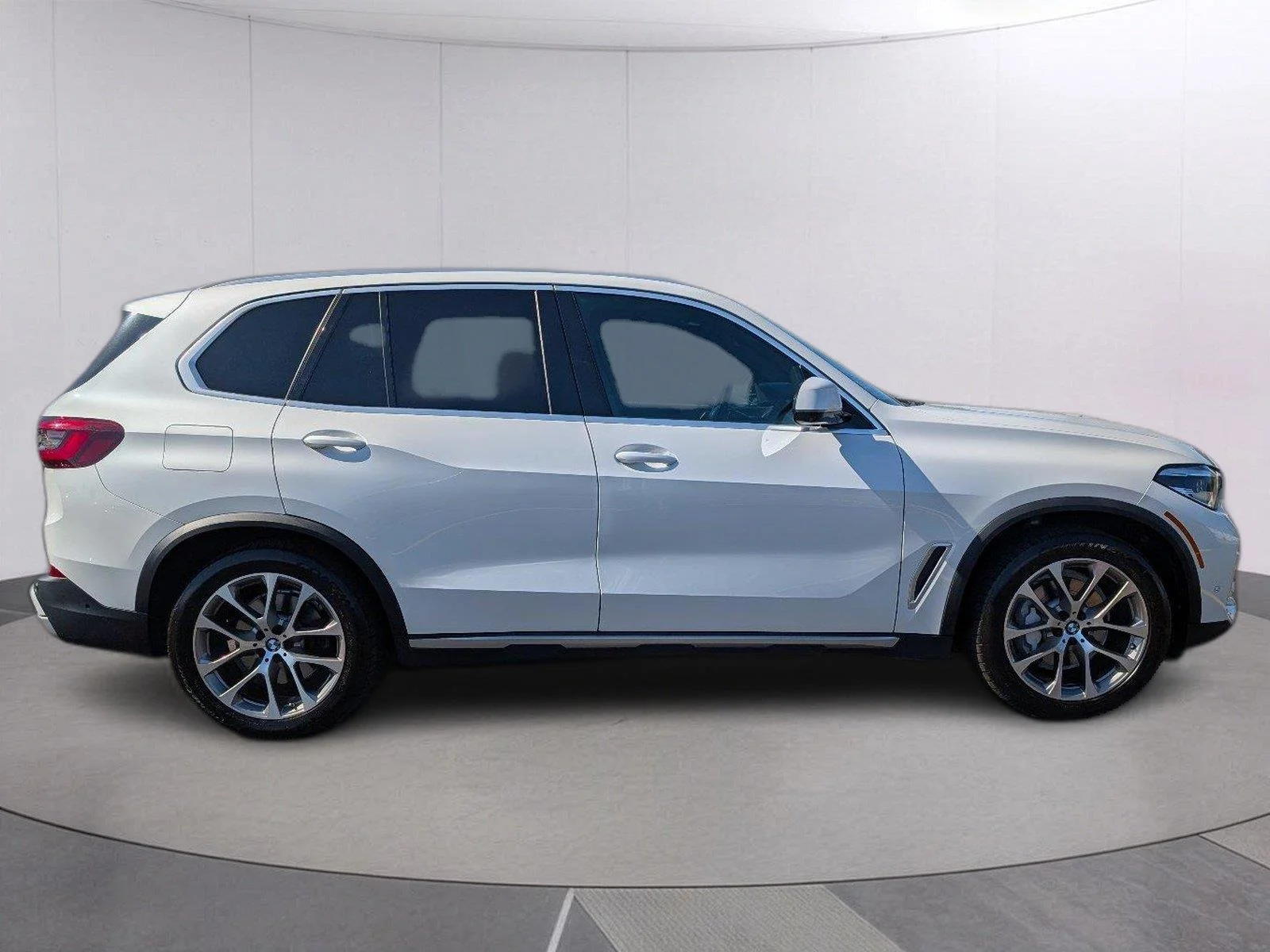 Used 2021 Mineral White Metallic BMW sDrive40i image 8