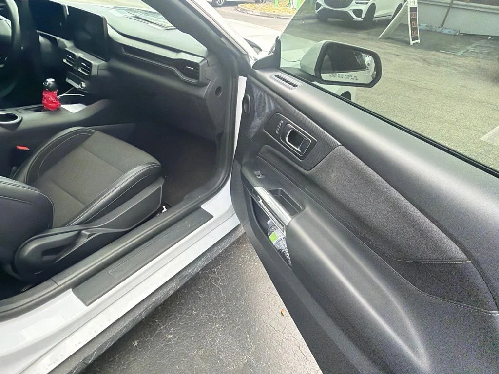 Used 2024 Oxford White Ford EcoBoost image 9