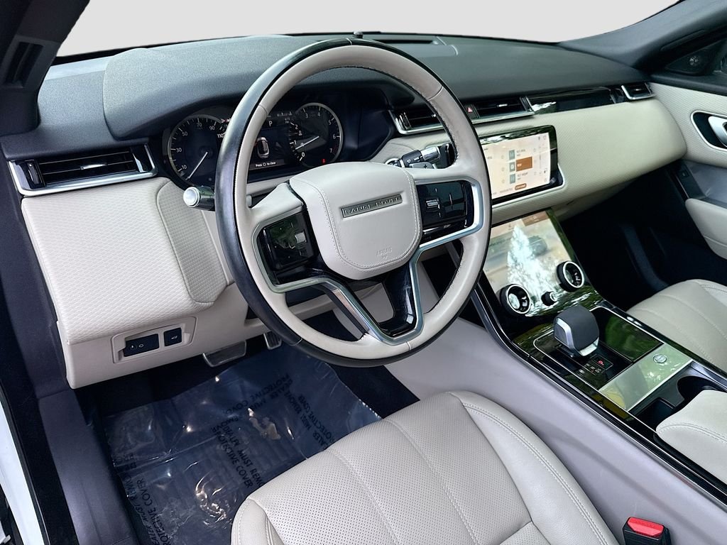 Used 2022 Fuji White Land Rover R-Dynamic S image 9
