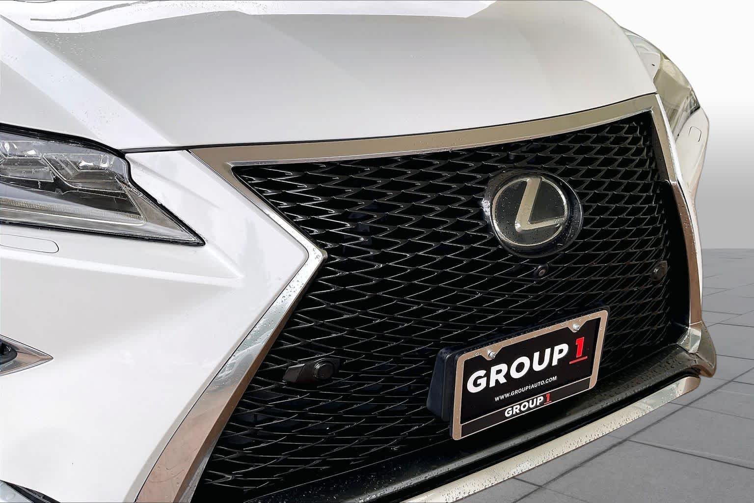 Used 2018 Ultra White Lexus  image 28