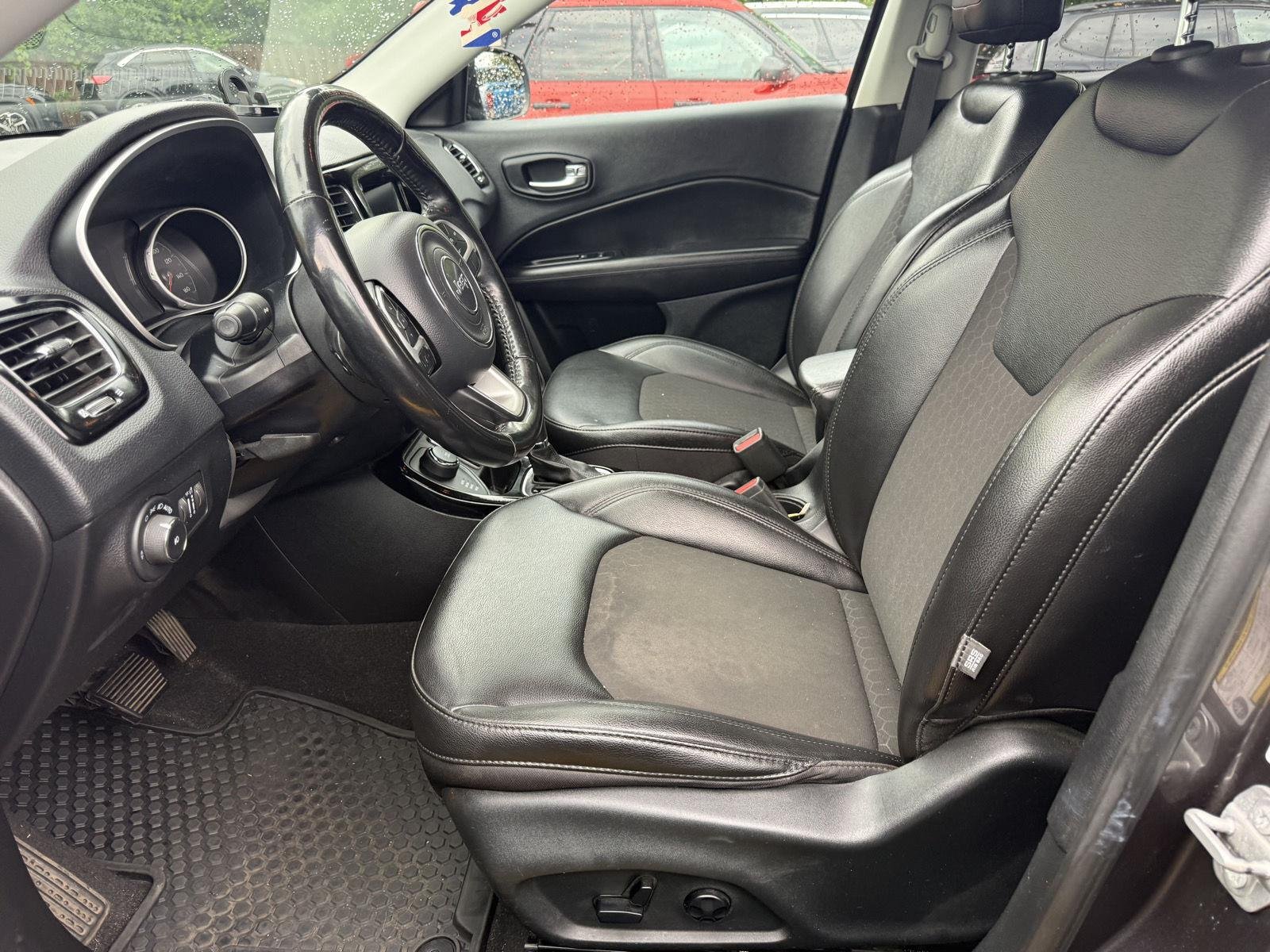 Used 2021 Granite Crystal Metallic Clearcoat Jeep Altitude image 8