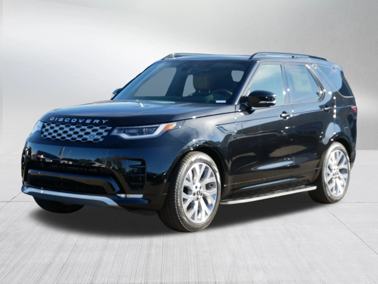 2026 Land Rover Discovery P360 Gemini Edition's photo