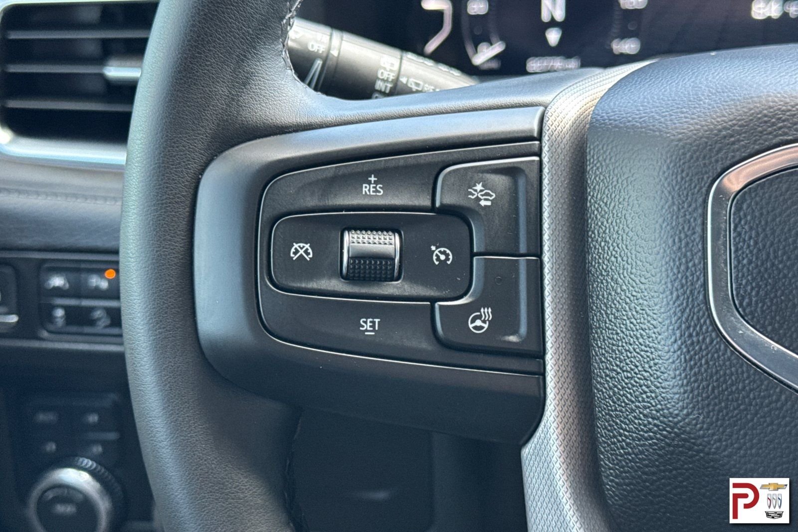 Used 2023 White GMC Denali image 29
