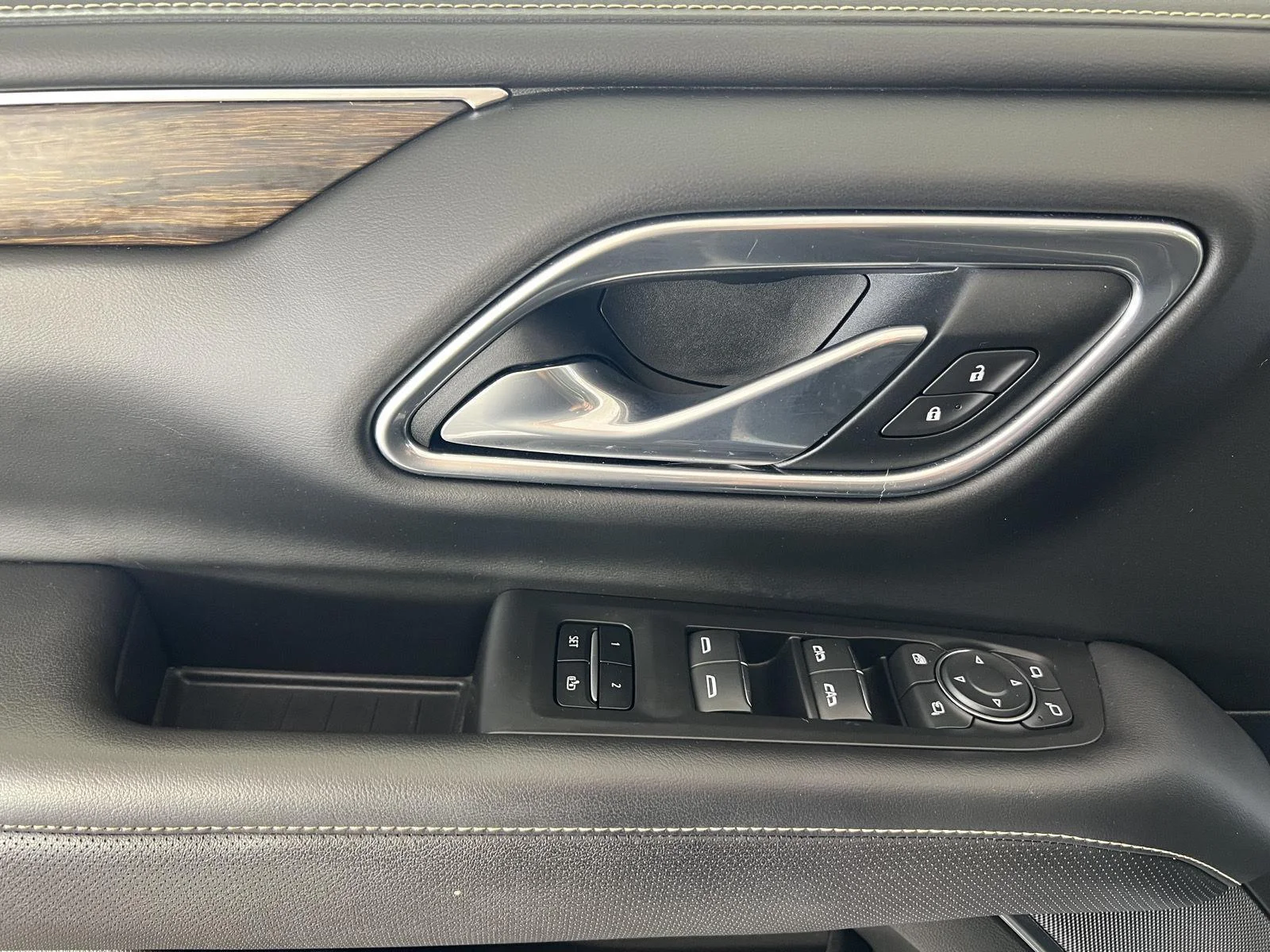 Used 2021 Summit White Chevrolet Premier image 22