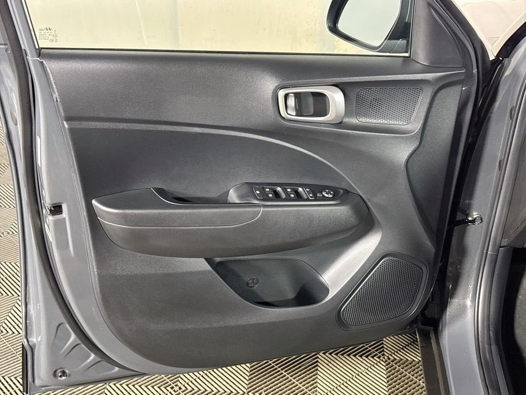 Used 2024 Gray Hyundai SE image 10