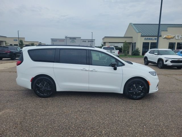 2026 Chrysler Pacifica Select - Photo 22