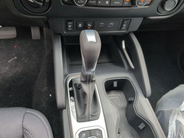 New 2026 Glacier White Nissan Crew Cab SV image 19
