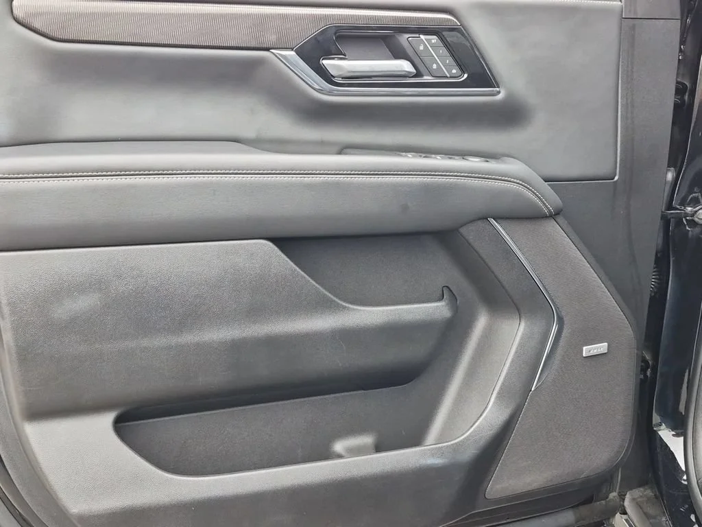 Certified Used 2025 Onyx Black GMC Elevation image 21