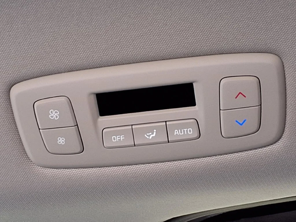 2025 Kia Carnival EX - Photo 17
