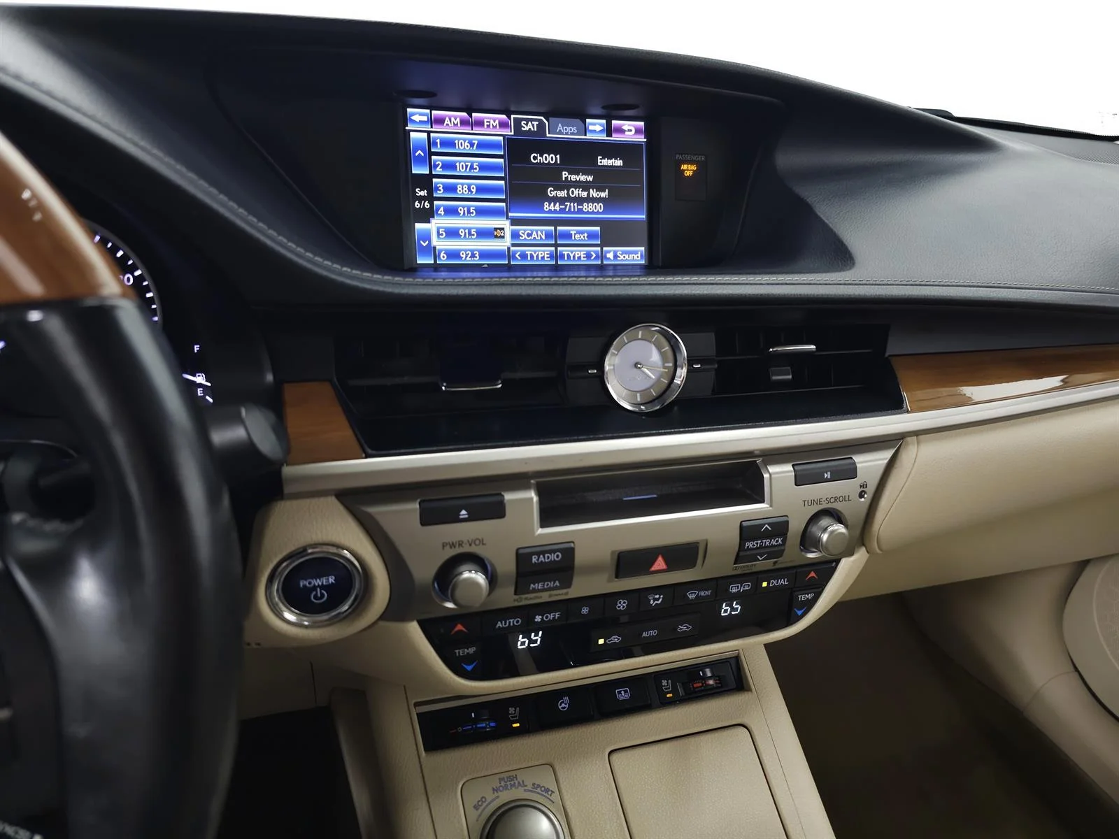 Used 2014 White Lexus  image 21