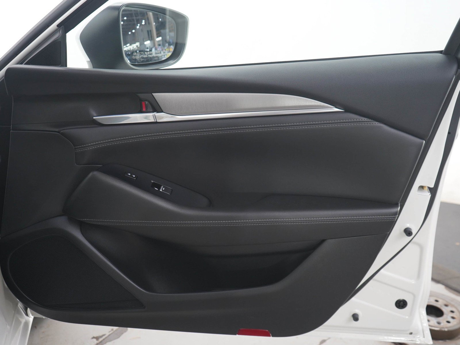 Used 2018 Snowflake White Pearl Mica Mazda Touring image 9