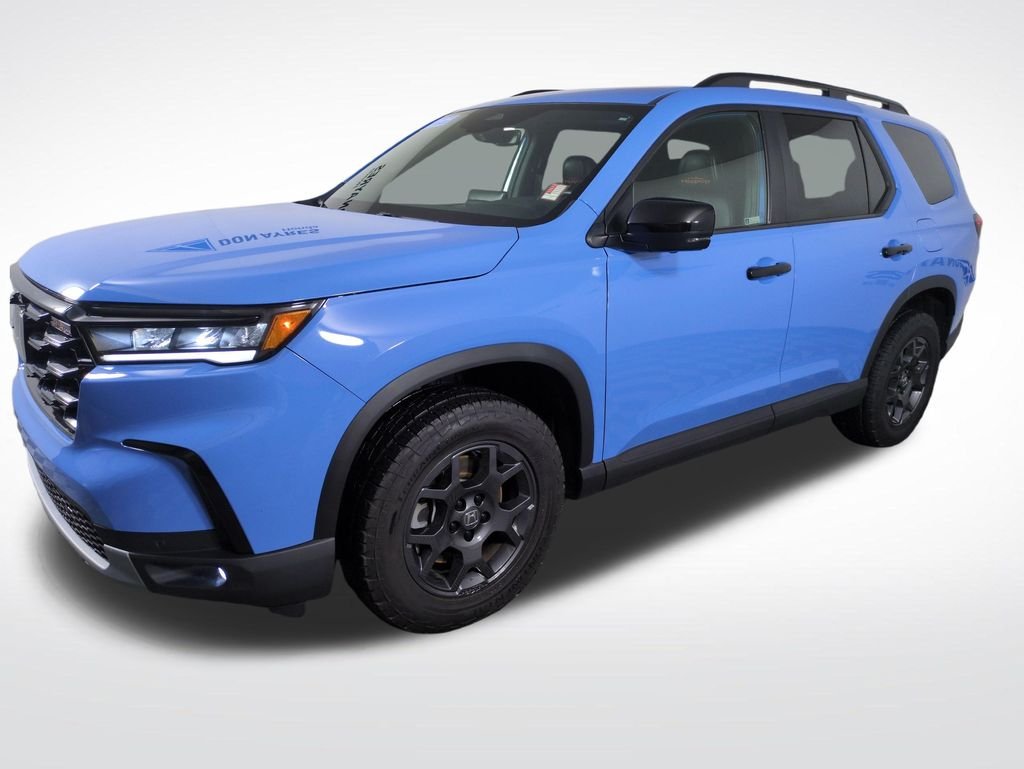 Certified Used 2025 Diffused Sky Pearl Honda TrailSport image 1