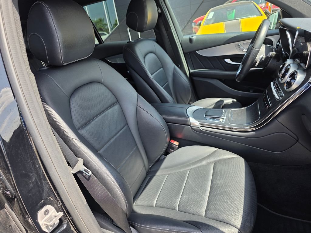 Used 2022 Black Mercedes-Benz GLC 300 image 17