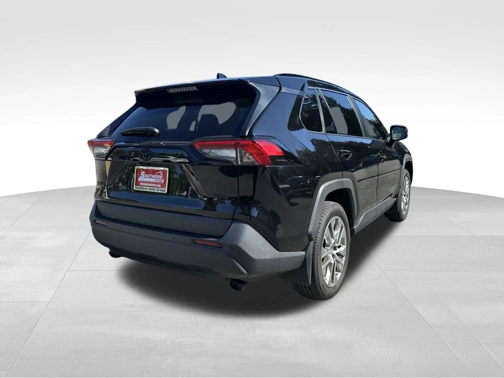 Used 2025 Black Toyota XLE Premium image 5