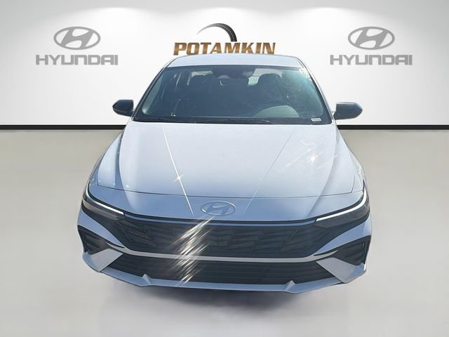 Used 2026 White Hyundai SEL Sport image 2