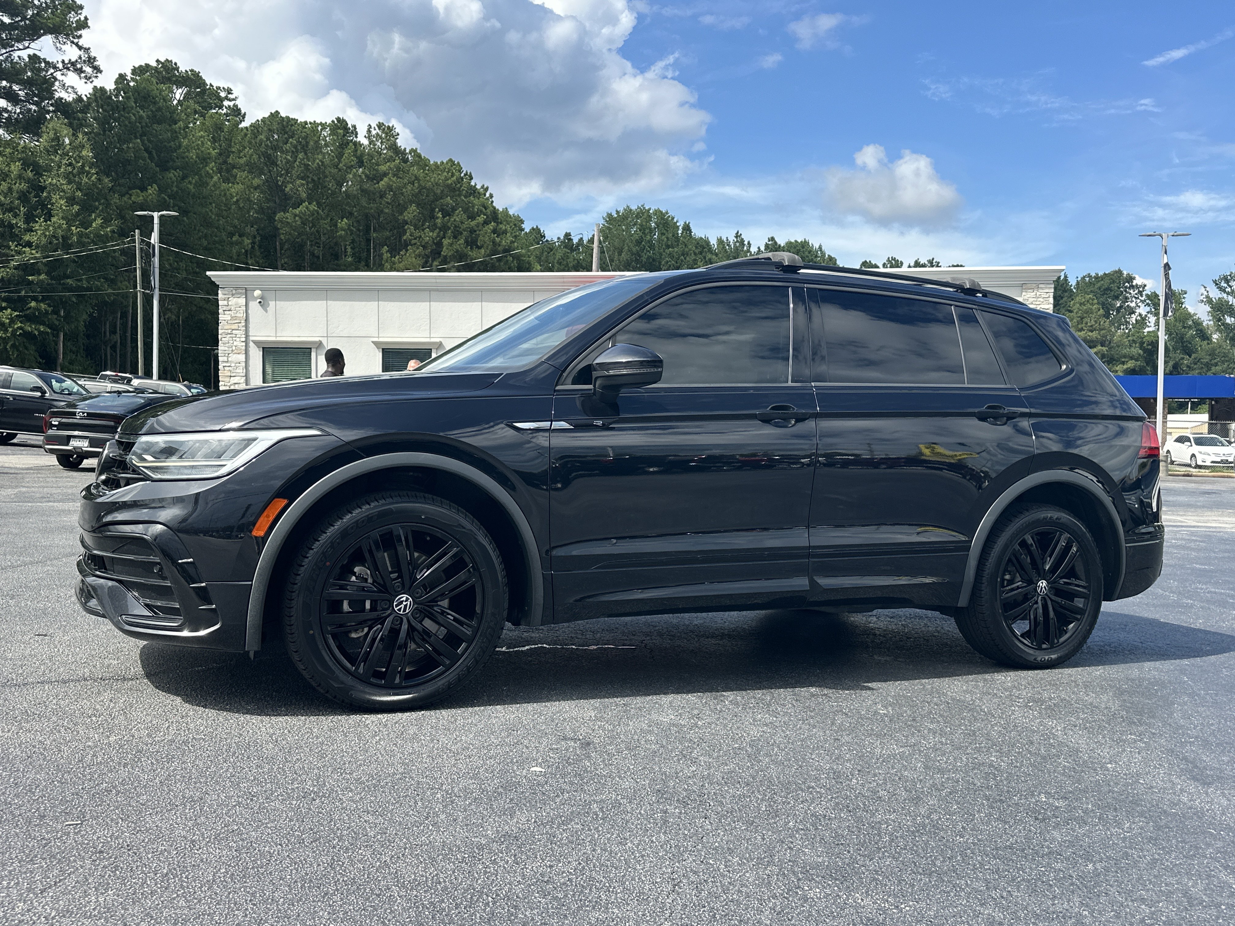 Used 2022  Volkswagen SE R-Line Black image 4