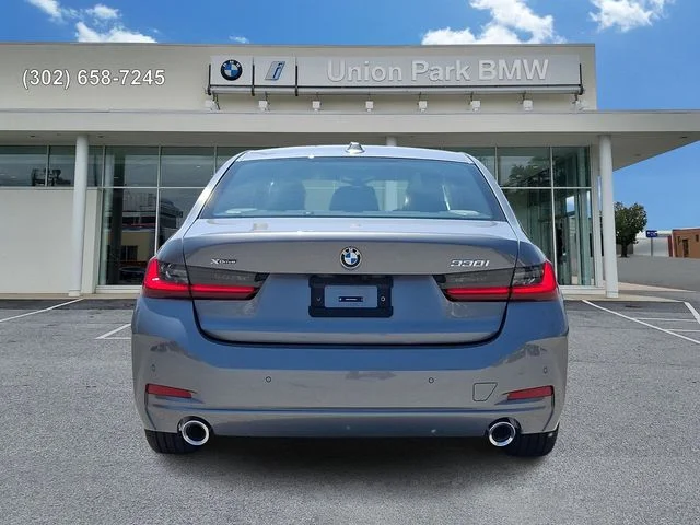 New 2026 Skyscraper Grey Metallic BMW 330i xDrive image 5