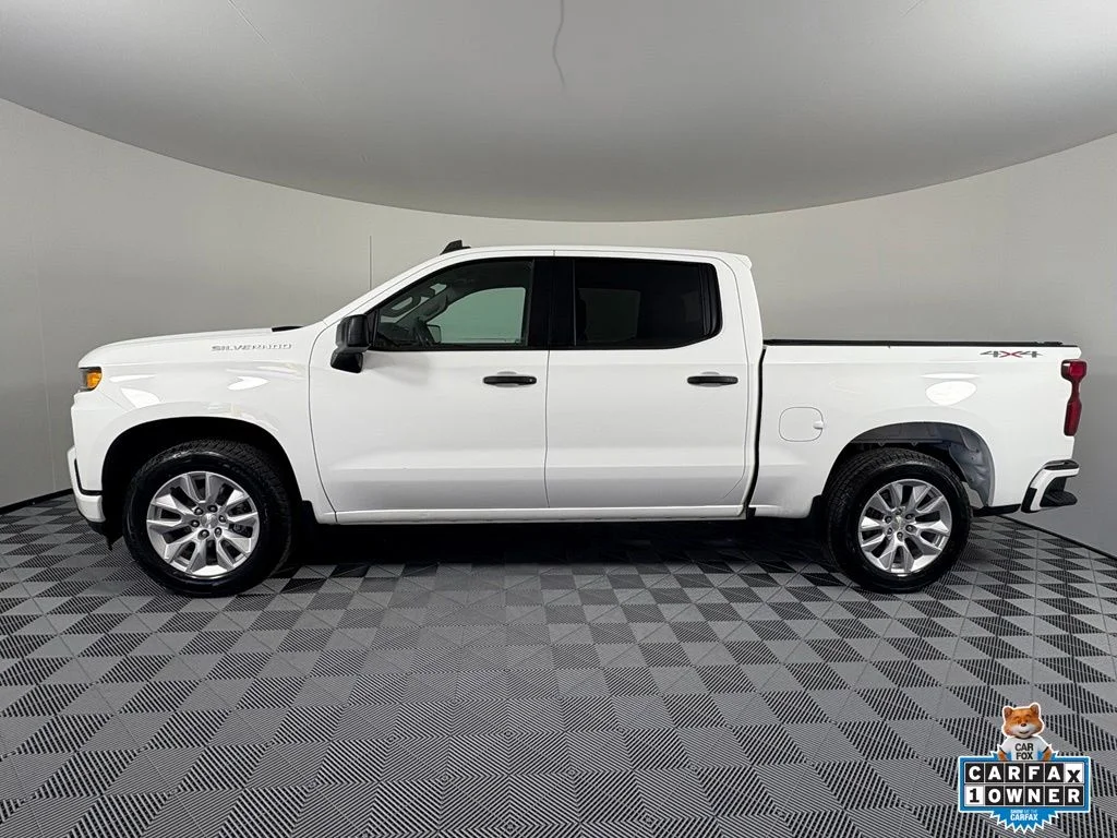 Used 2021 White Chevrolet Custom image 13