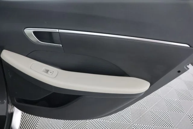 Used 2023 Gray Hyundai SEL image 27